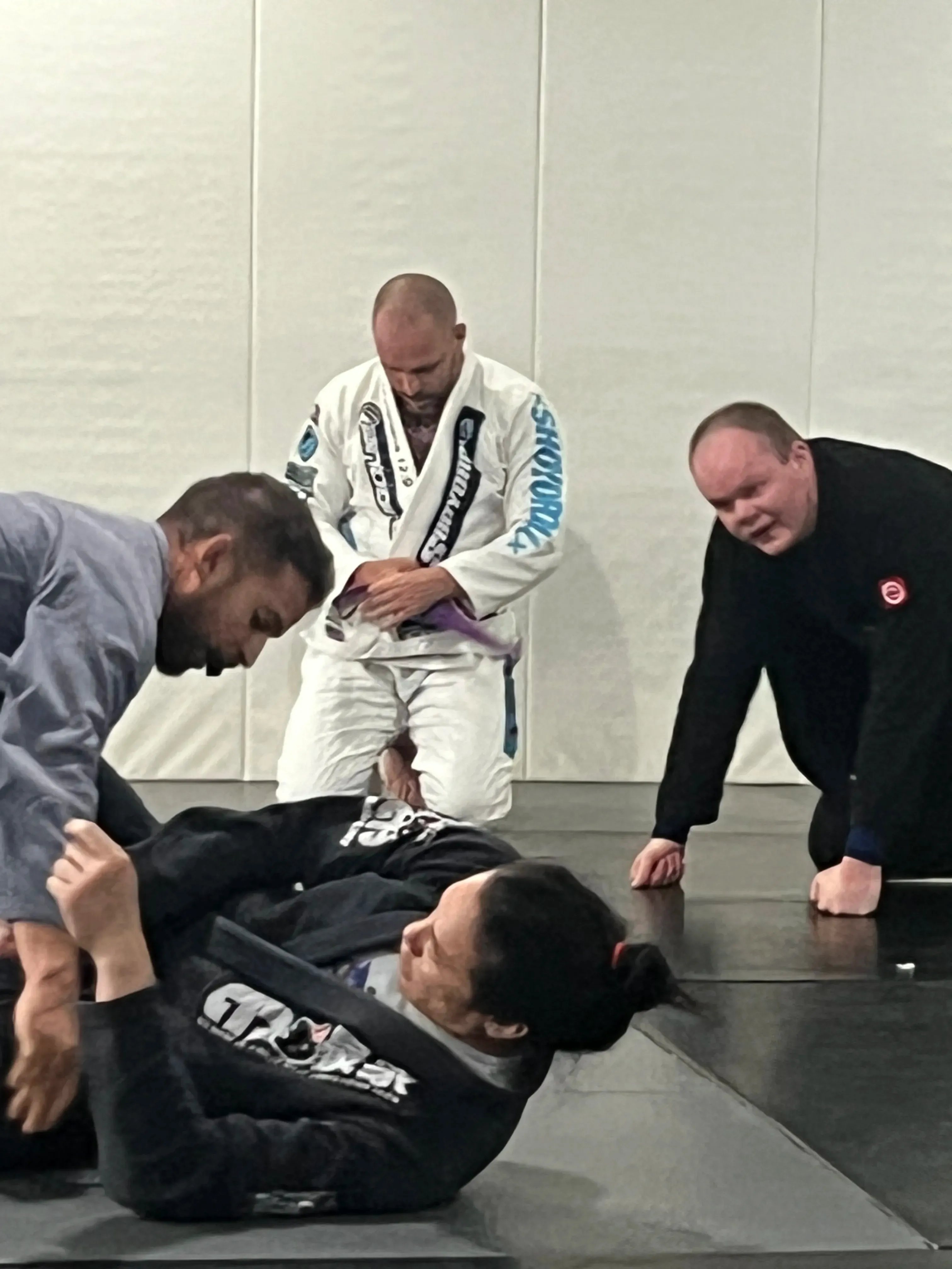 Open mat rounds with athletes moving between positions.